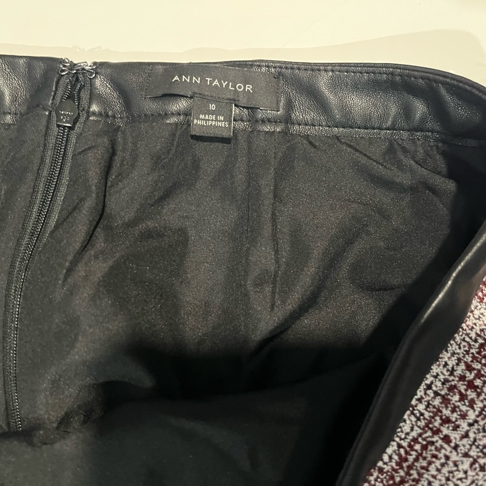 Ann Taylor Petite Skirt Womens Size 10P Red Faux Leather Trimmed Straight - Picture 5 of 8